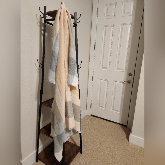 2 lightweight throws - Picture 1 of 4